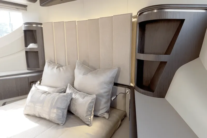 Slide: The Image of Galeon 560 FLY 2024 - 48