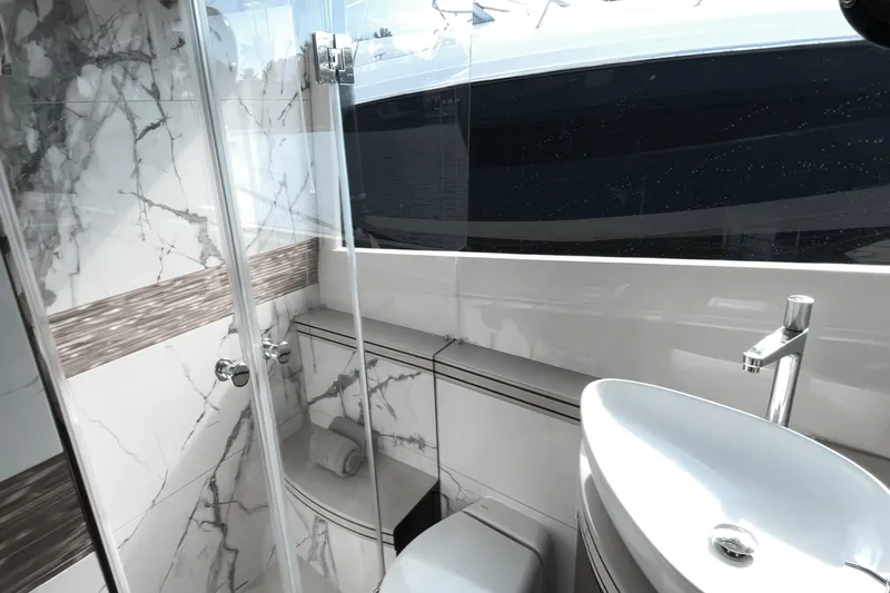 Slide: The Image of Galeon 560 FLY 2024 - 50