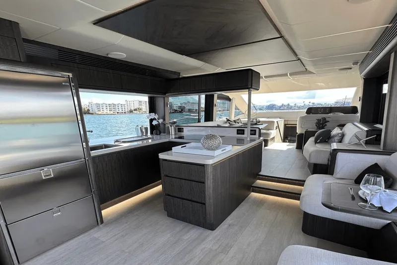 Slide: The Image of Galeon 560 FLY 2024 - 56
