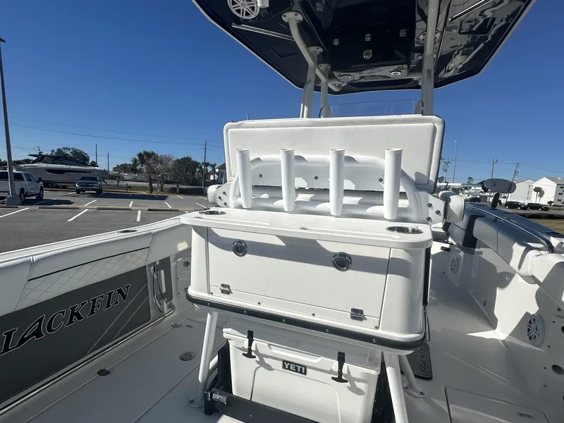 Slide: The Image of Blackfin 252 CC 2021 - 13