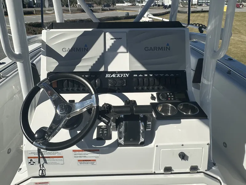 Slide: The Image of Blackfin 252 CC 2021 - 17