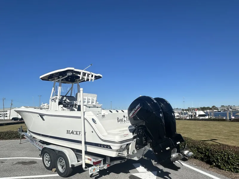 Slide: The Image of Blackfin 252 CC 2021 - 2