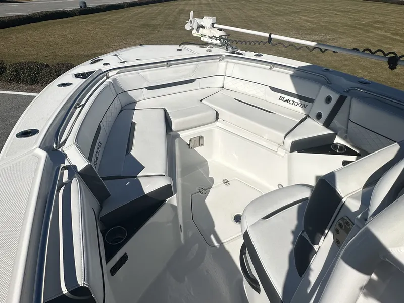 Slide: The Image of Blackfin 252 CC 2021 - 20