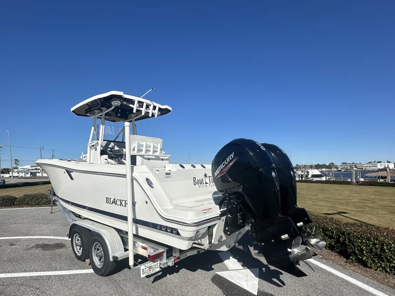 Slide: The Image of Blackfin 252 CC 2021 - 3