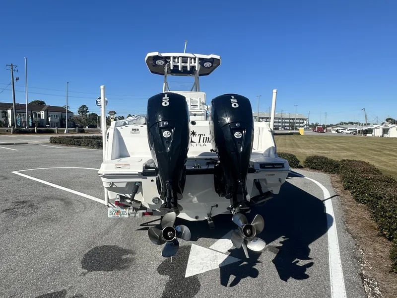 Slide: The Image of Blackfin 252 CC 2021 - 6