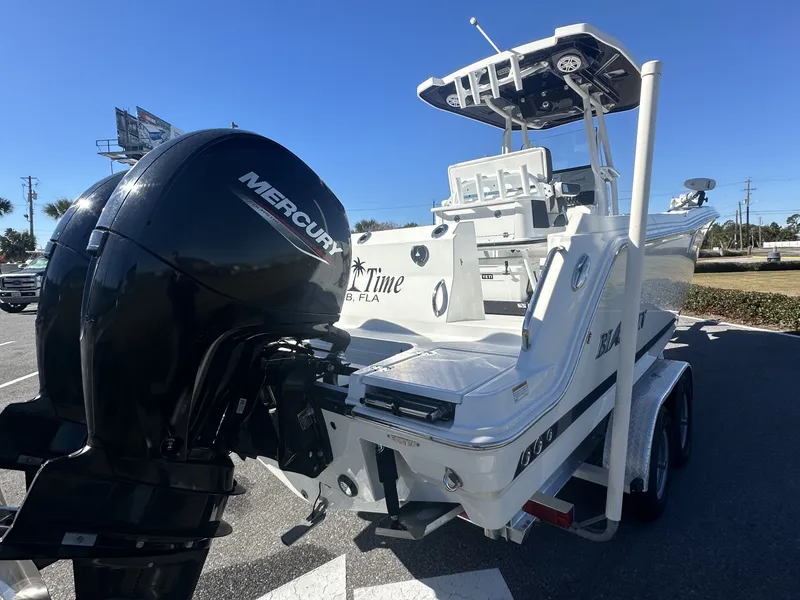 Slide: The Image of Blackfin 252 CC 2021 - 7