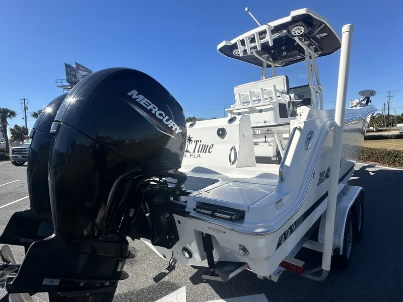 Slide: The Image of Blackfin 252 CC 2021 - 8