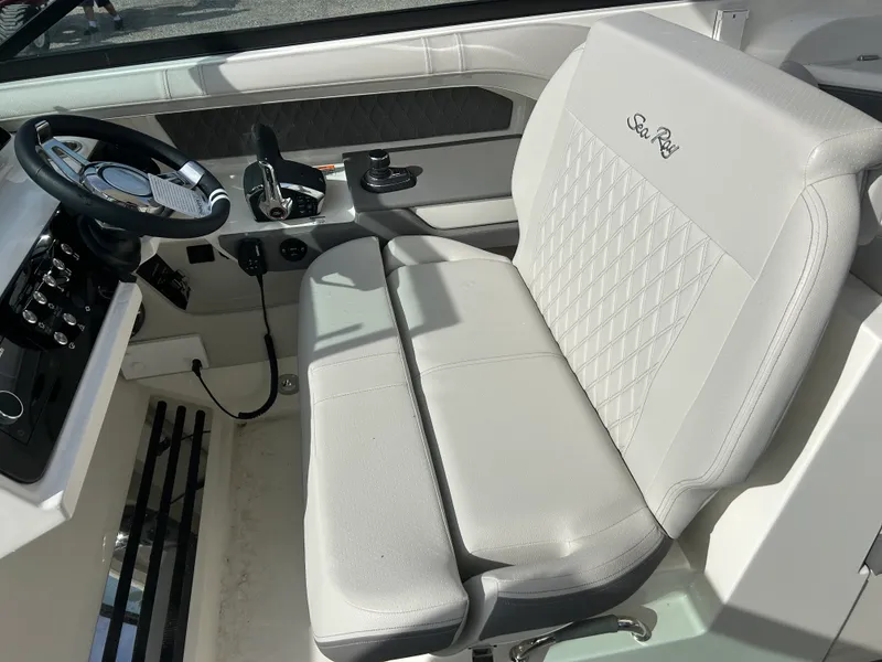 Slide: The Image of Sea Ray SLX 310 Outboard 2026 - 14