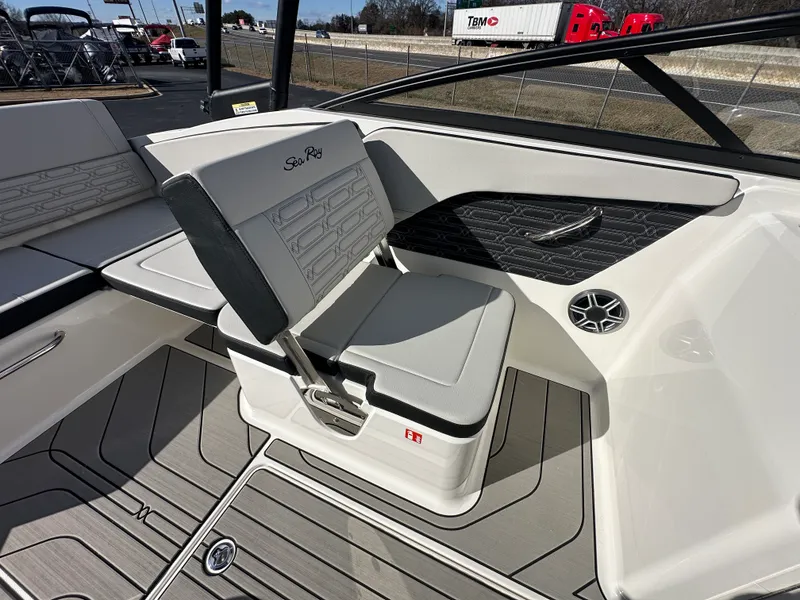 Slide: The Image of Sea Ray SPX 210 Outboard 2026 - 10