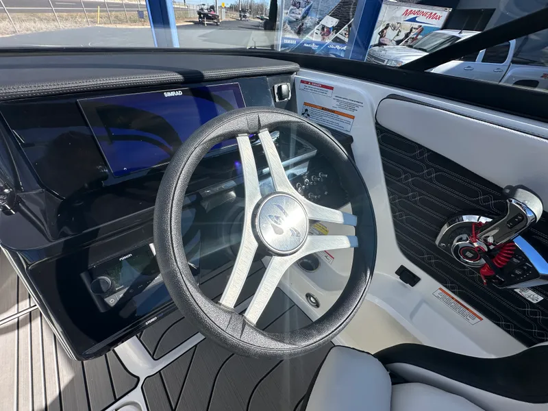 Slide: The Image of Sea Ray SPX 210 Outboard 2026 - 14