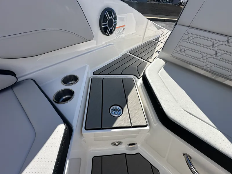 Slide: The Image of Sea Ray SPX 210 Outboard 2026 - 20