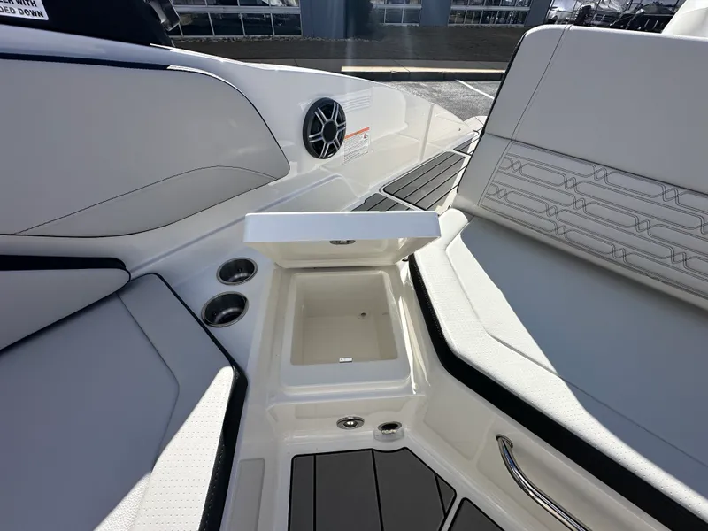 Slide: The Image of Sea Ray SPX 210 Outboard 2026 - 21