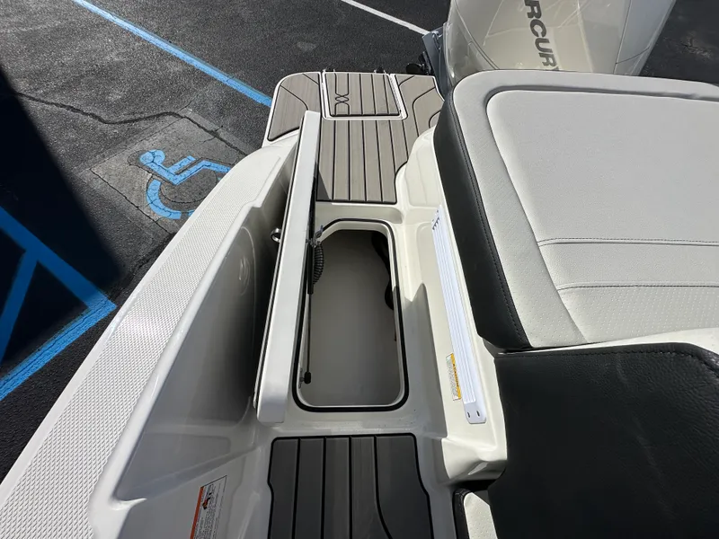 Slide: The Image of Sea Ray SPX 210 Outboard 2026 - 23