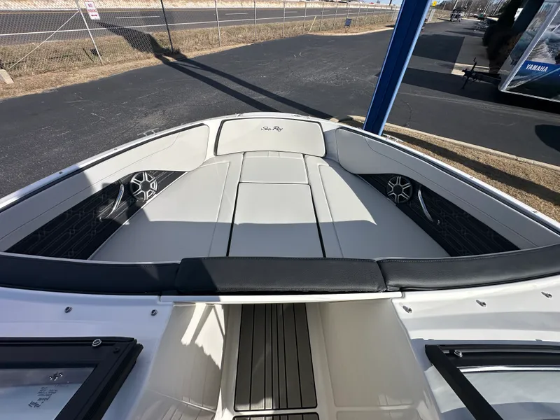 Slide: The Image of Sea Ray SPX 210 Outboard 2026 - 4