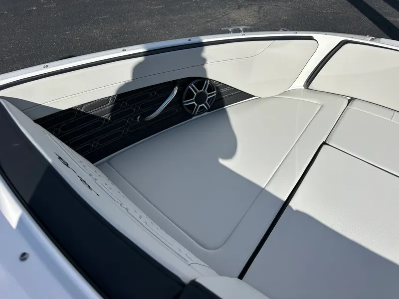 Slide: The Image of Sea Ray SPX 210 Outboard 2026 - 5