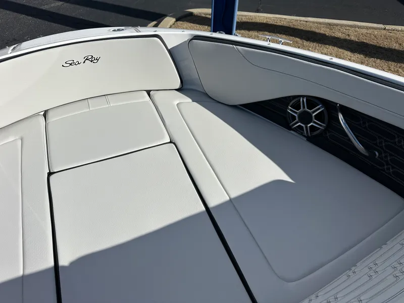 Slide: The Image of Sea Ray SPX 210 Outboard 2026 - 6