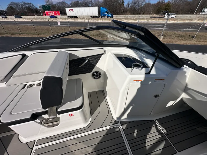 Slide: The Image of Sea Ray SPX 210 Outboard 2026 - 8