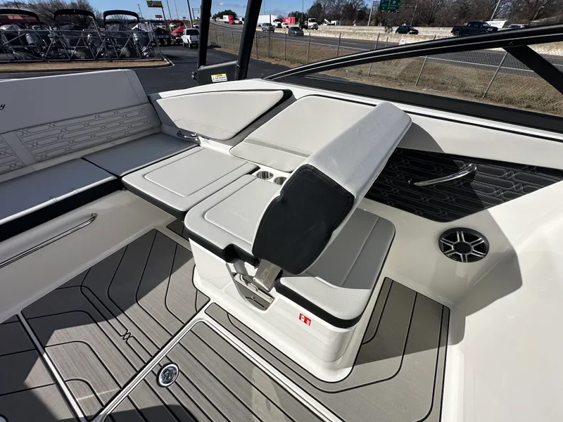 Slide: The Image of Sea Ray SPX 210 Outboard 2026 - 9