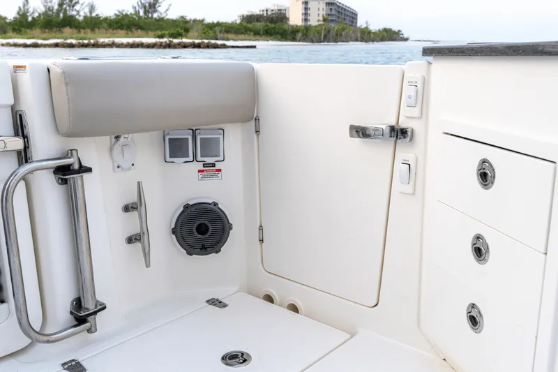 Slide: The Image of Boston Whaler 365 Conquest 2026 - 54