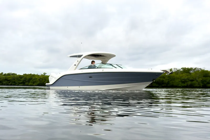 The Image of Sea Ray SLX 310 Outboard 2026 - 0