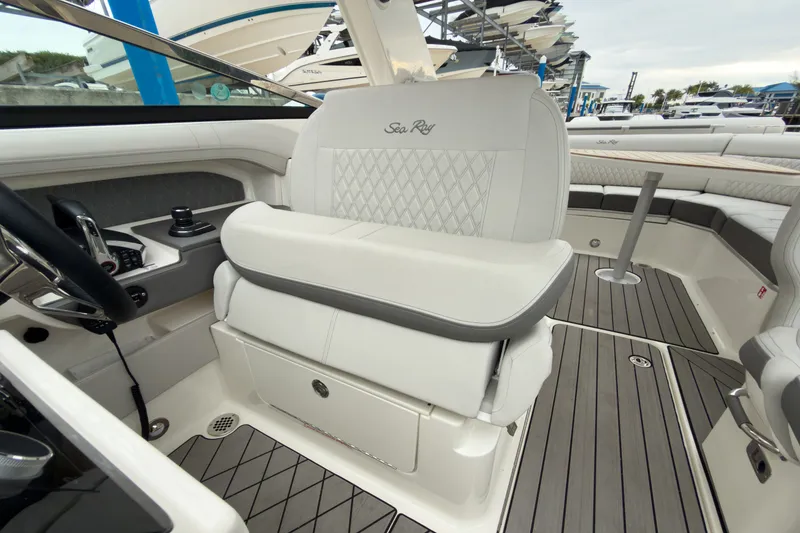 Slide: The Image of Sea Ray SLX 310 Outboard 2026 - 15