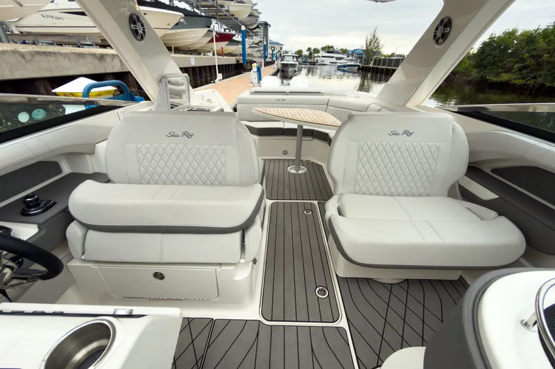 Slide: The Image of Sea Ray SLX 310 Outboard 2026 - 19