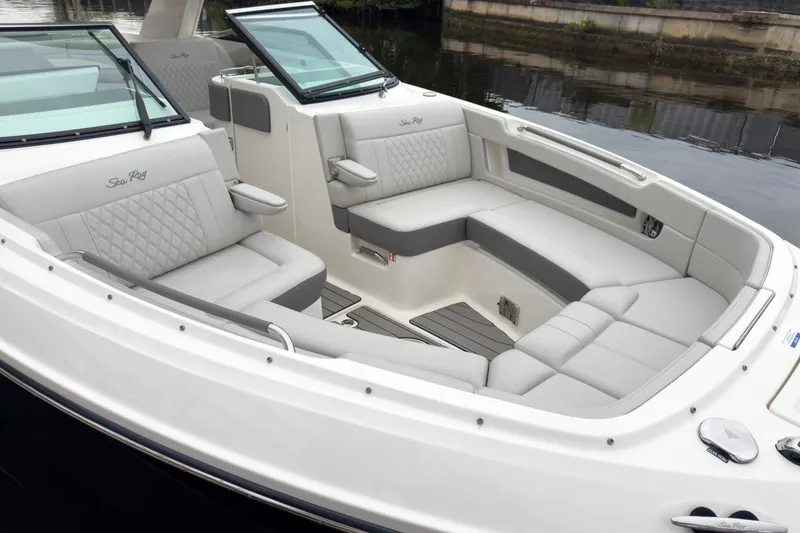 Slide: The Image of Sea Ray SLX 310 Outboard 2026 - 23