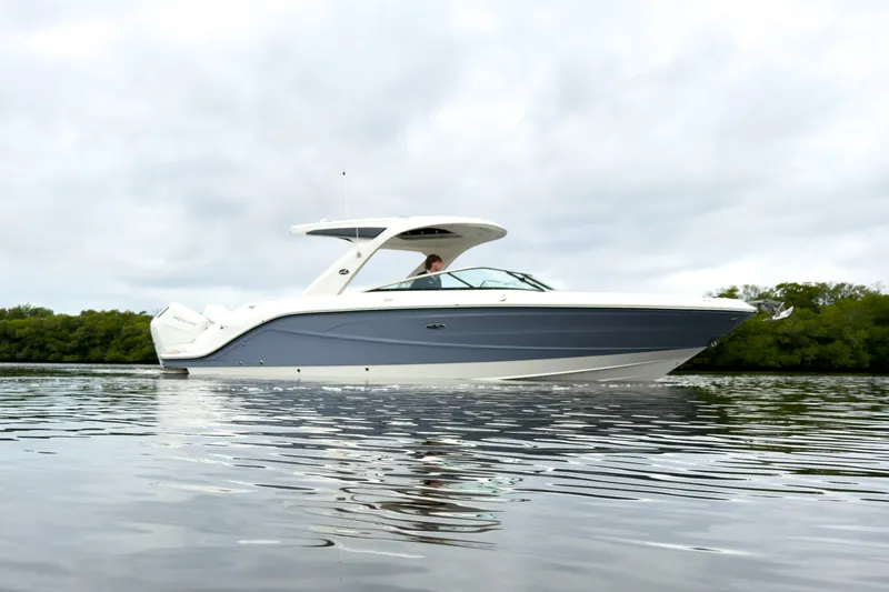 Slide: The Image of Sea Ray SLX 310 Outboard 2026 - 35