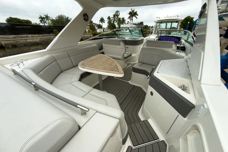 Slide: The Image of Sea Ray SLX 310 Outboard 2026 - 7