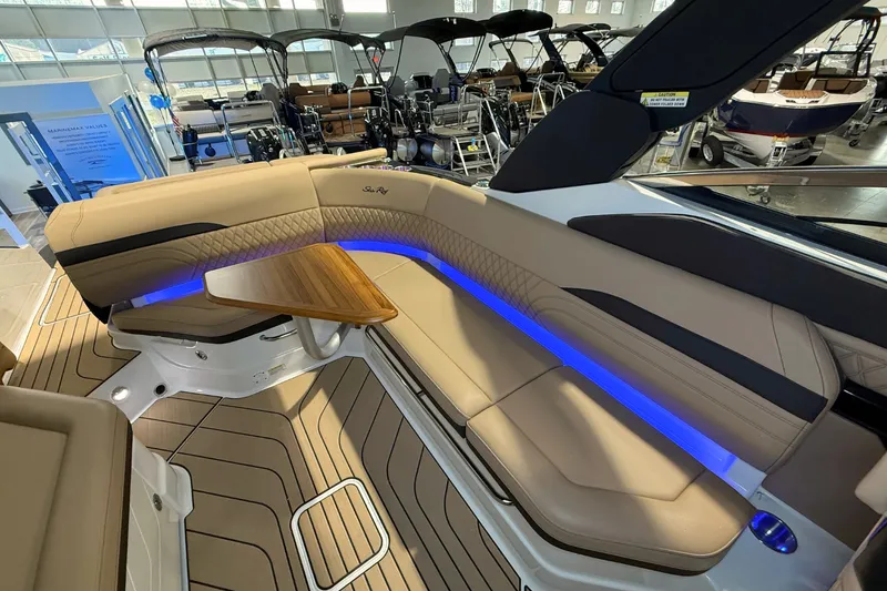 Slide: The Image of Sea Ray SLX 280 2026 - 15