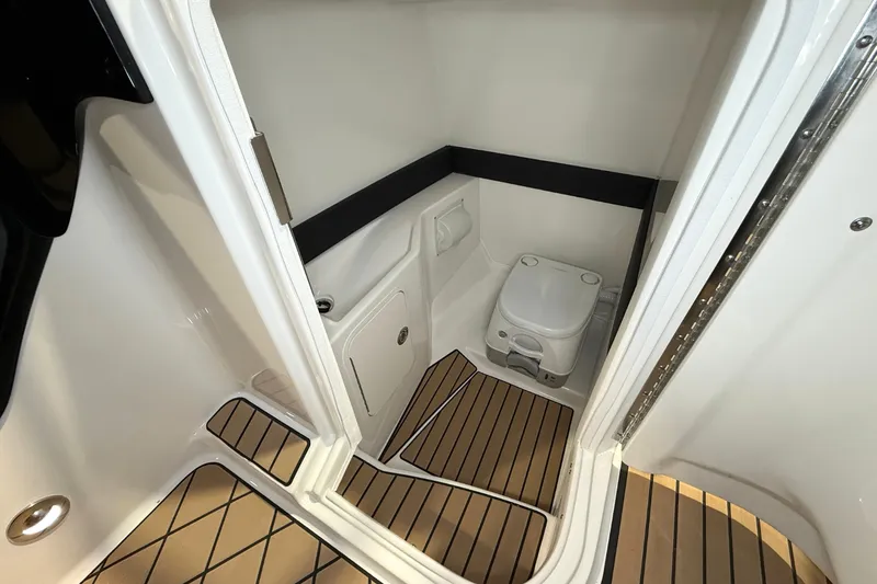 Slide: The Image of Sea Ray SLX 280 2026 - 20