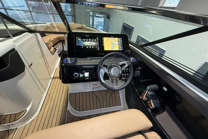 Slide: The Image of Sea Ray SLX 280 2026 - 24