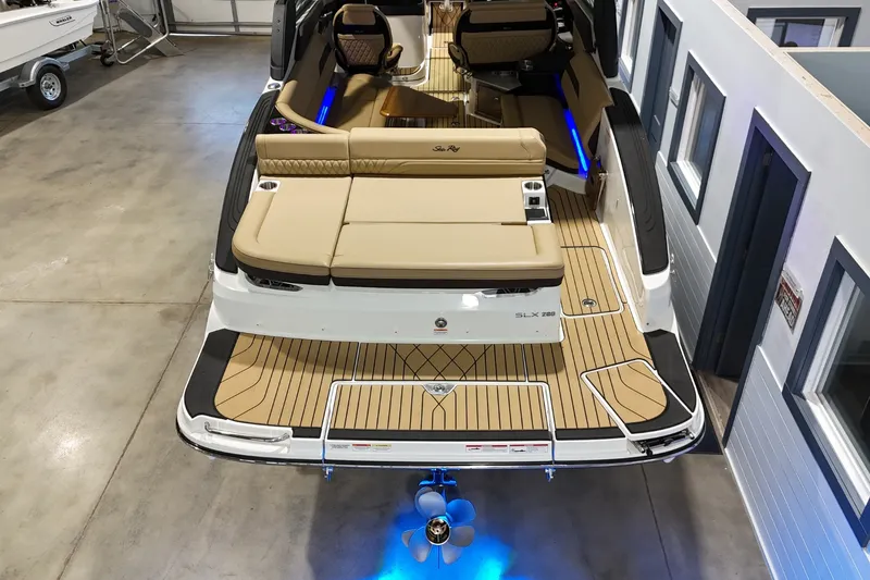 Slide: The Image of Sea Ray SLX 280 2026 - 4