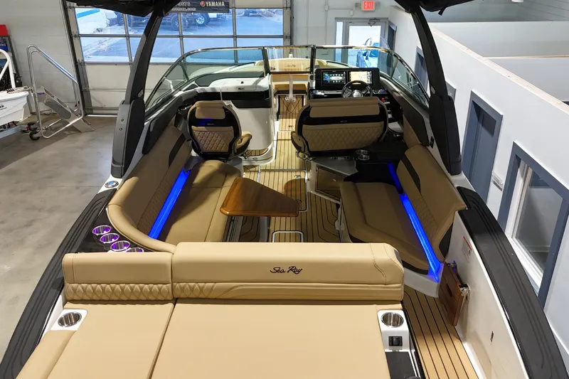 Slide: The Image of Sea Ray SLX 280 2026 - 5