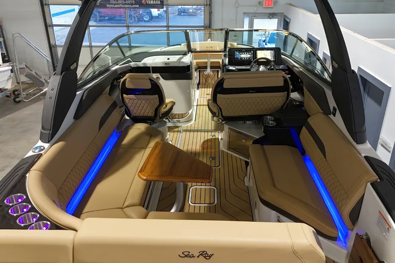 Slide: The Image of Sea Ray SLX 280 2026 - 6