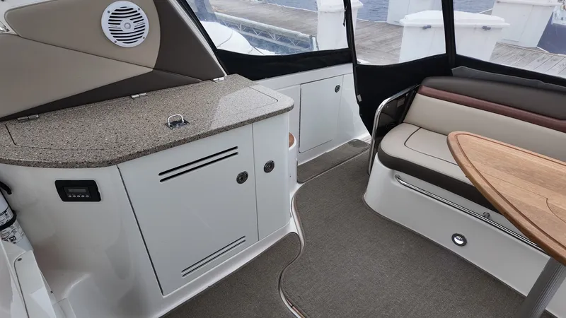 Slide: The Image of Sea Ray 370 SUNDANCER 2016 - 12