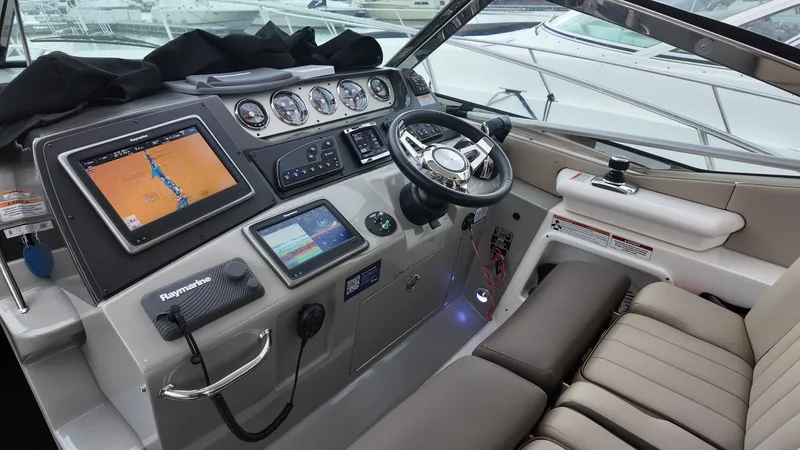 Slide: The Image of Sea Ray 370 SUNDANCER 2016 - 17