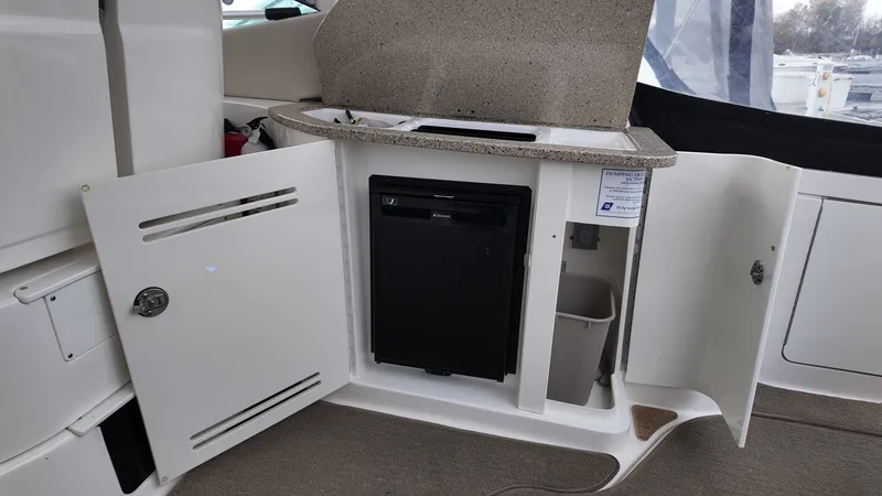 Slide: The Image of Sea Ray 370 SUNDANCER 2016 - 18