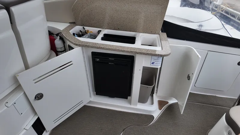 Slide: The Image of Sea Ray 370 SUNDANCER 2016 - 19