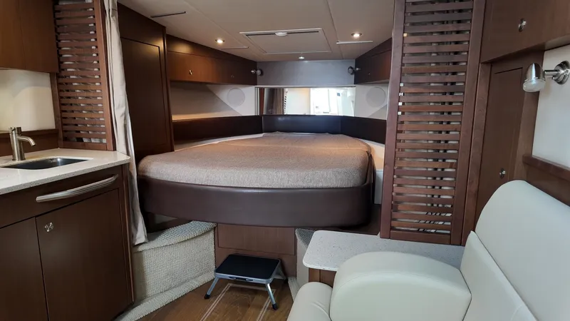 Slide: The Image of Sea Ray 370 SUNDANCER 2016 - 22