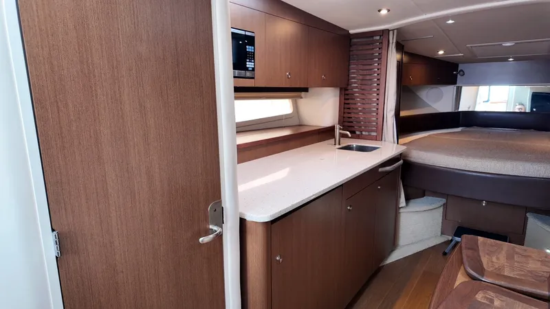Slide: The Image of Sea Ray 370 SUNDANCER 2016 - 23