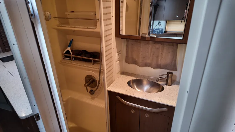 Slide: The Image of Sea Ray 370 SUNDANCER 2016 - 28