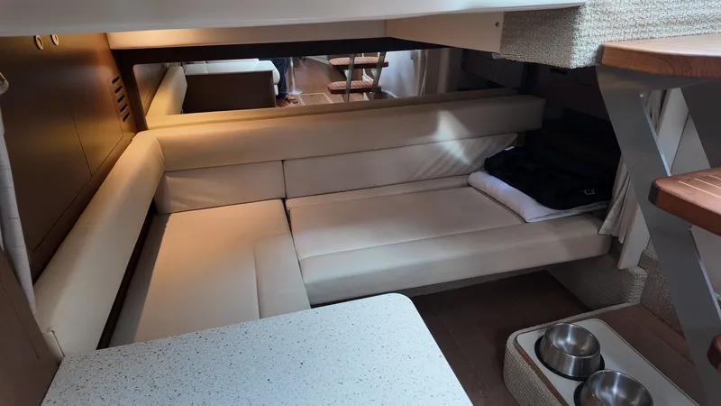 Slide: The Image of Sea Ray 370 SUNDANCER 2016 - 29