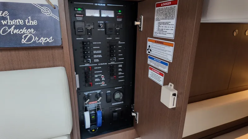 Slide: The Image of Sea Ray 370 SUNDANCER 2016 - 30