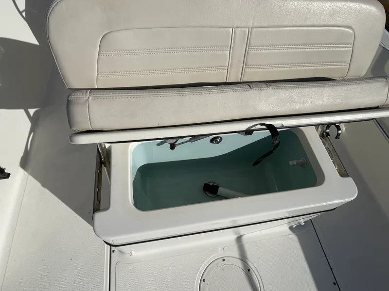 Slide: The Image of Boston Whaler 190 MONTAUK 2019 - 14