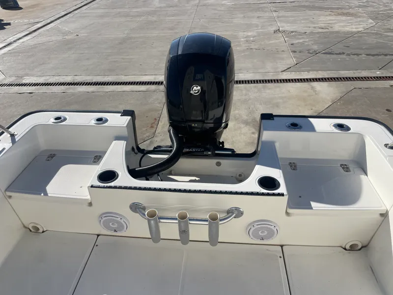 Slide: The Image of Boston Whaler 190 MONTAUK 2019 - 15