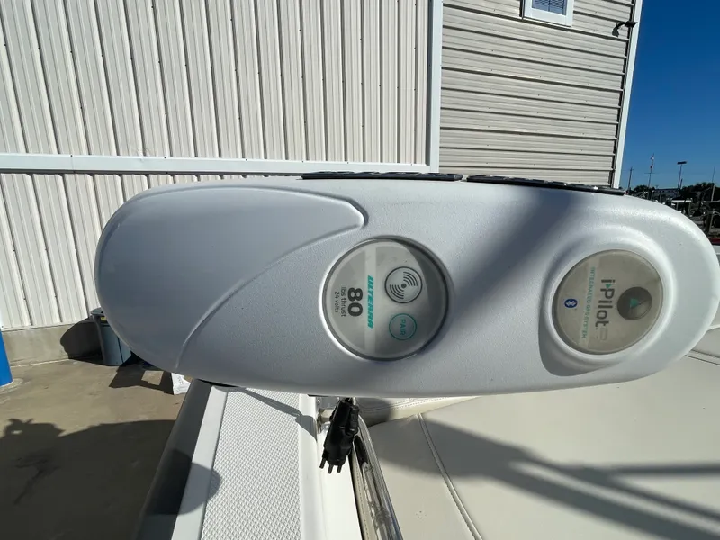 Slide: The Image of Boston Whaler 190 MONTAUK 2019 - 17