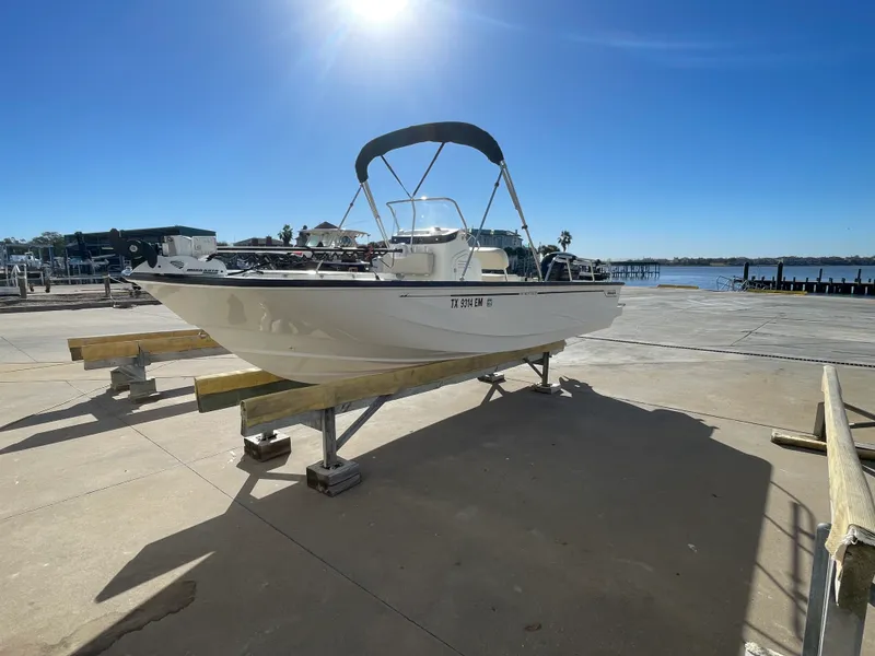 Slide: The Image of Boston Whaler 190 MONTAUK 2019 - 2