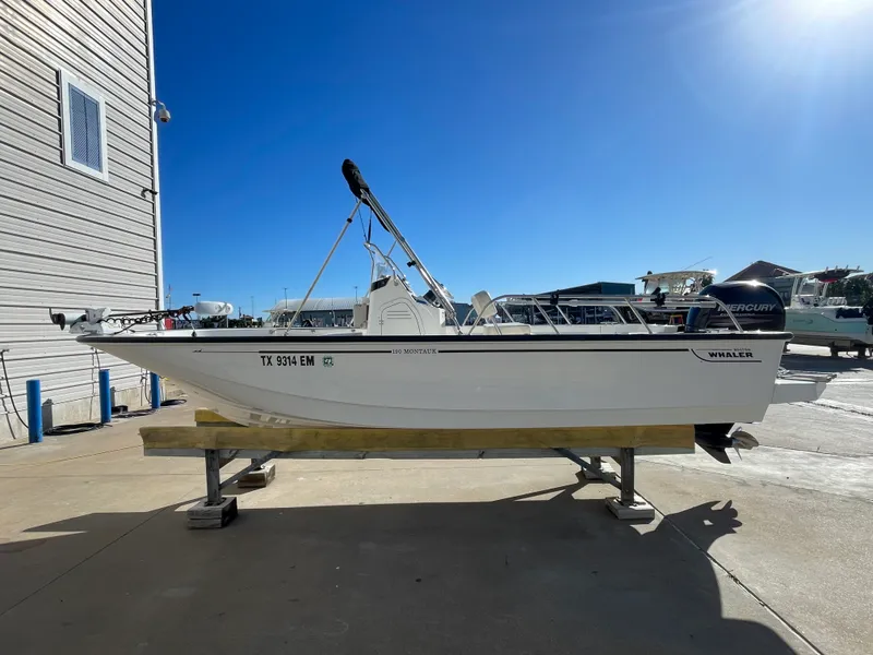 Slide: The Image of Boston Whaler 190 MONTAUK 2019 - 3