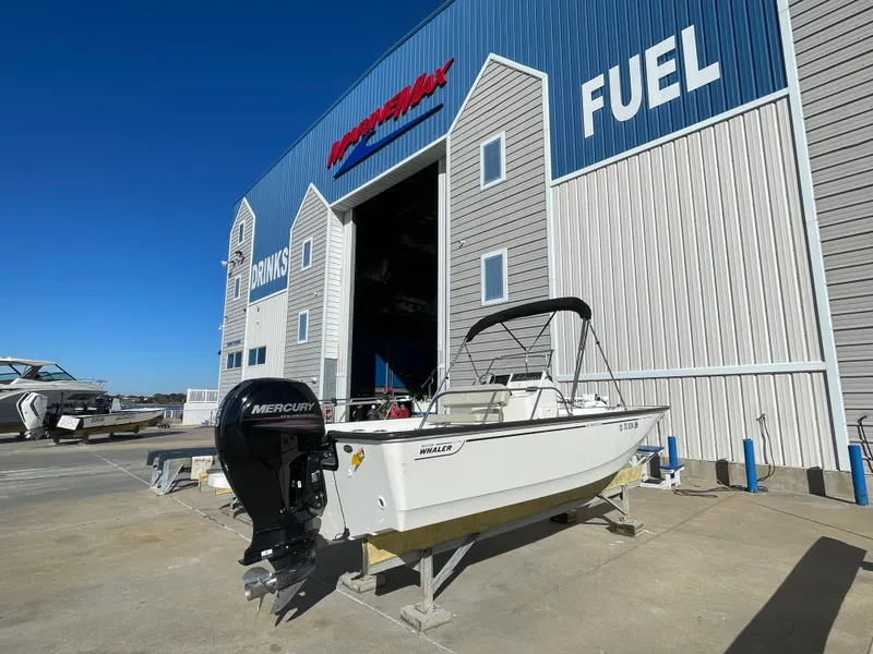Slide: The Image of Boston Whaler 190 MONTAUK 2019 - 5